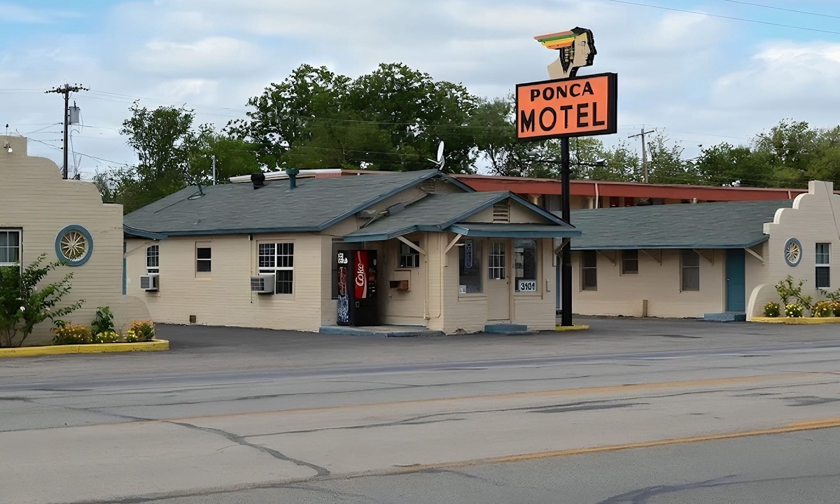 Elmwood Area Hotel | Ponca Motel