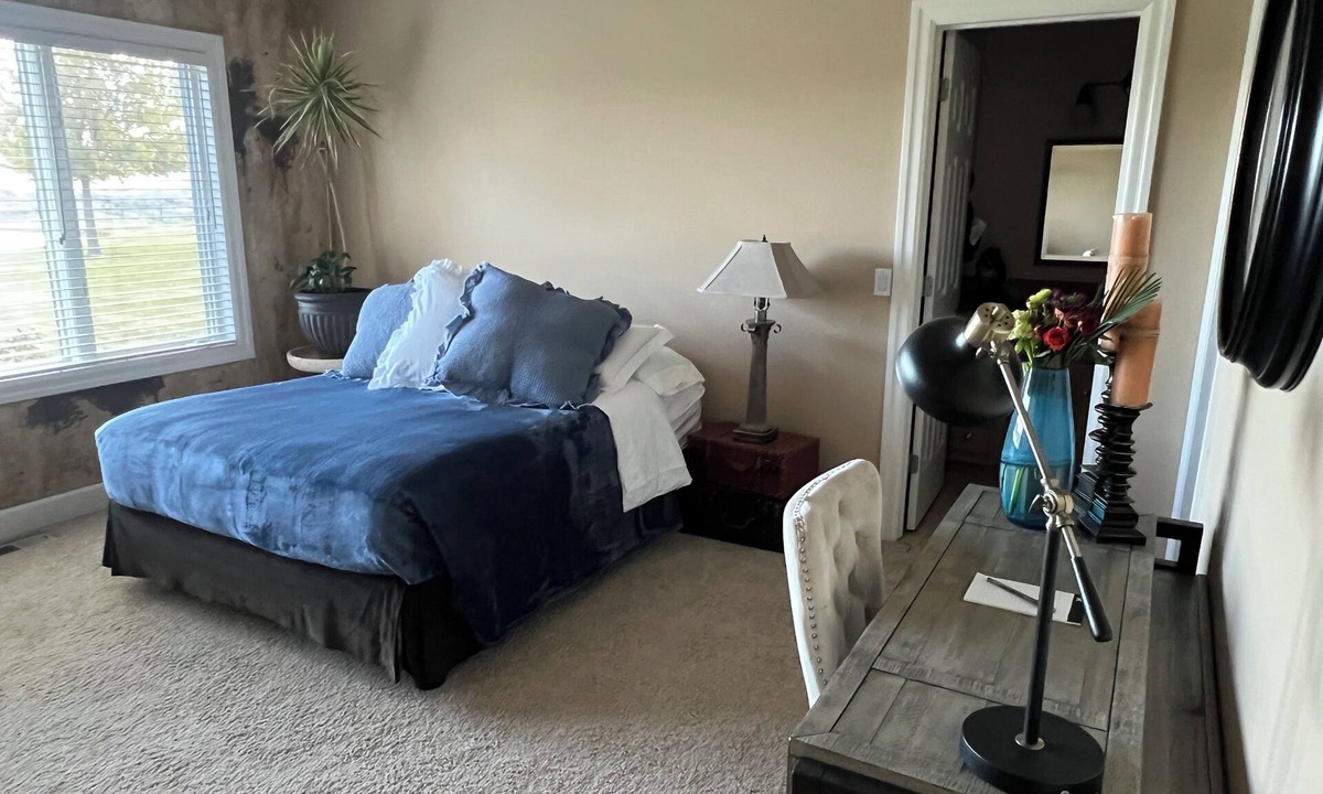 Selah House | Pond Suite at Chateau Valhalla