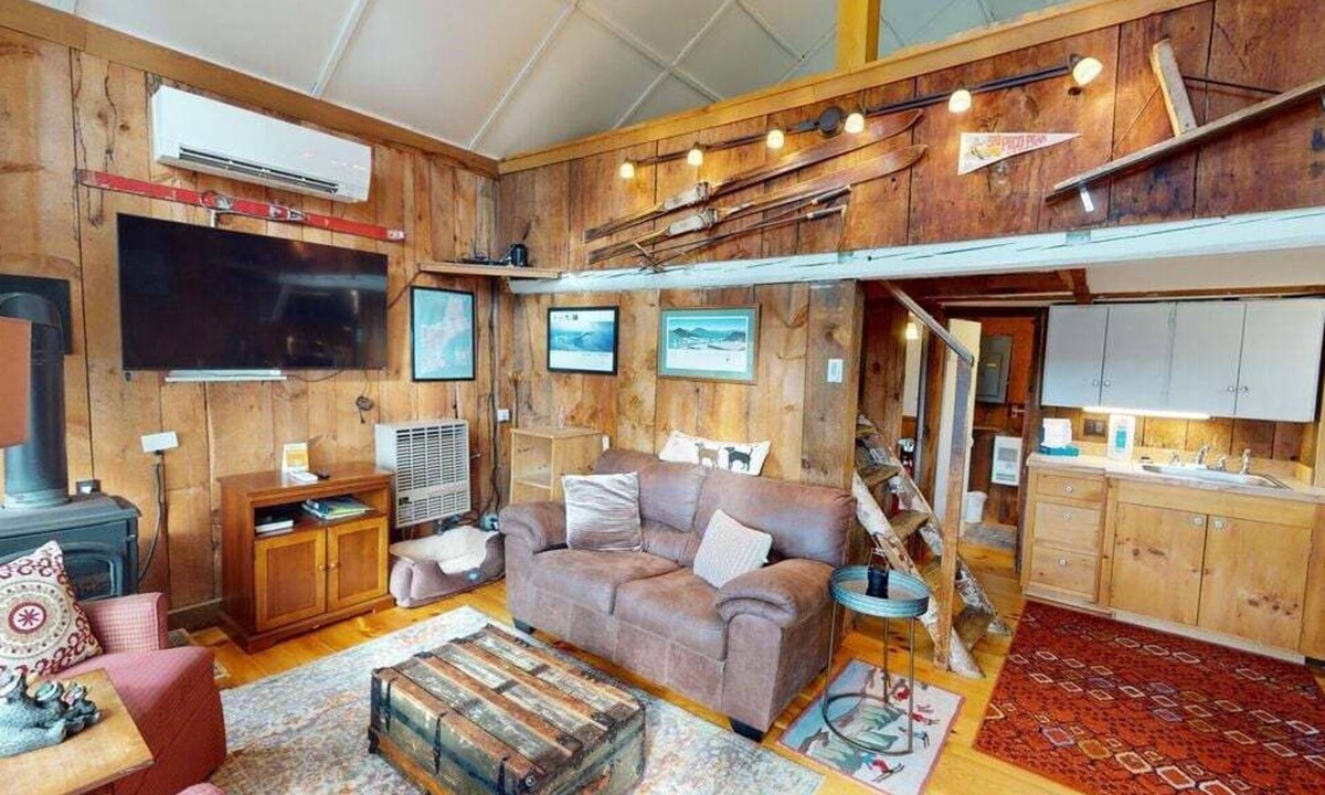 Chittenden Cabin | Pond View Cabin-Rustic 2 Bedroom-Sleeps 4