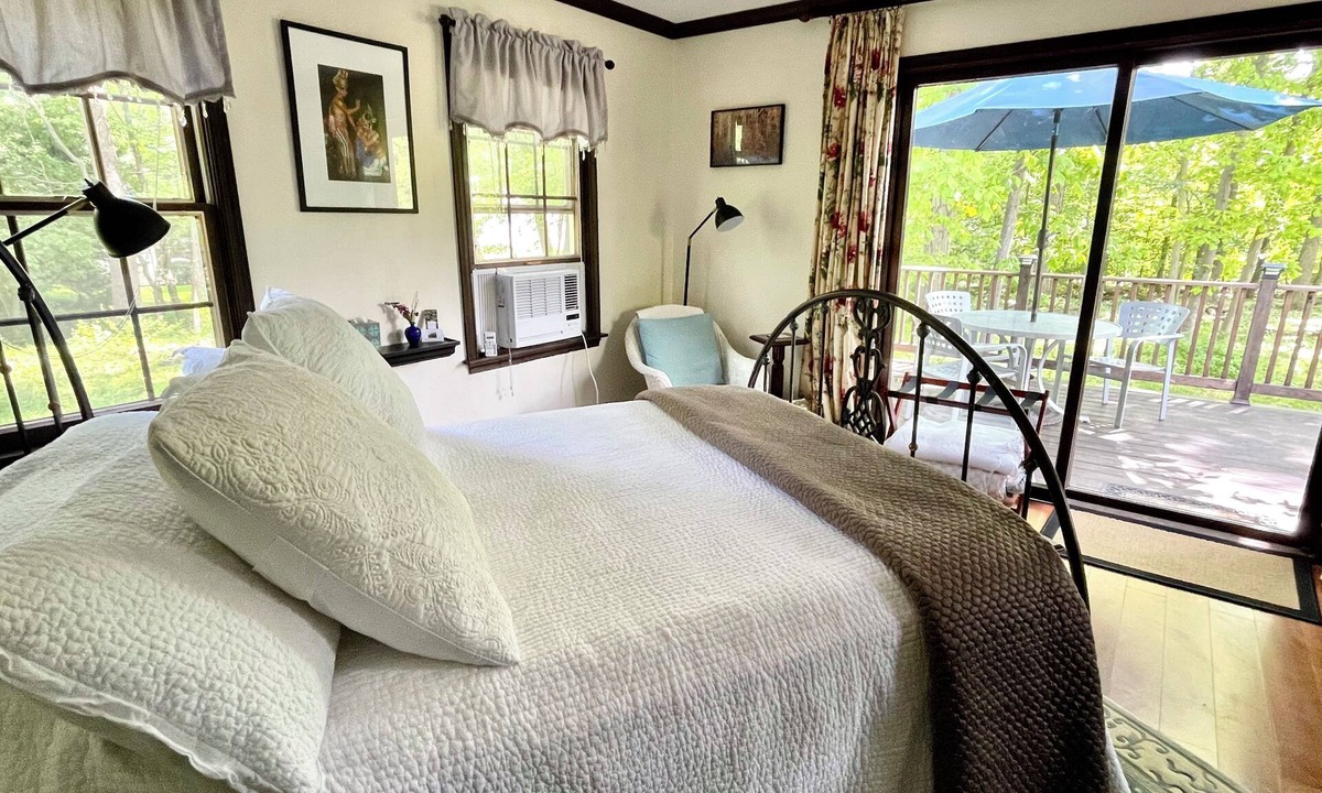 Doylestown Apartment | Pond View Cottage