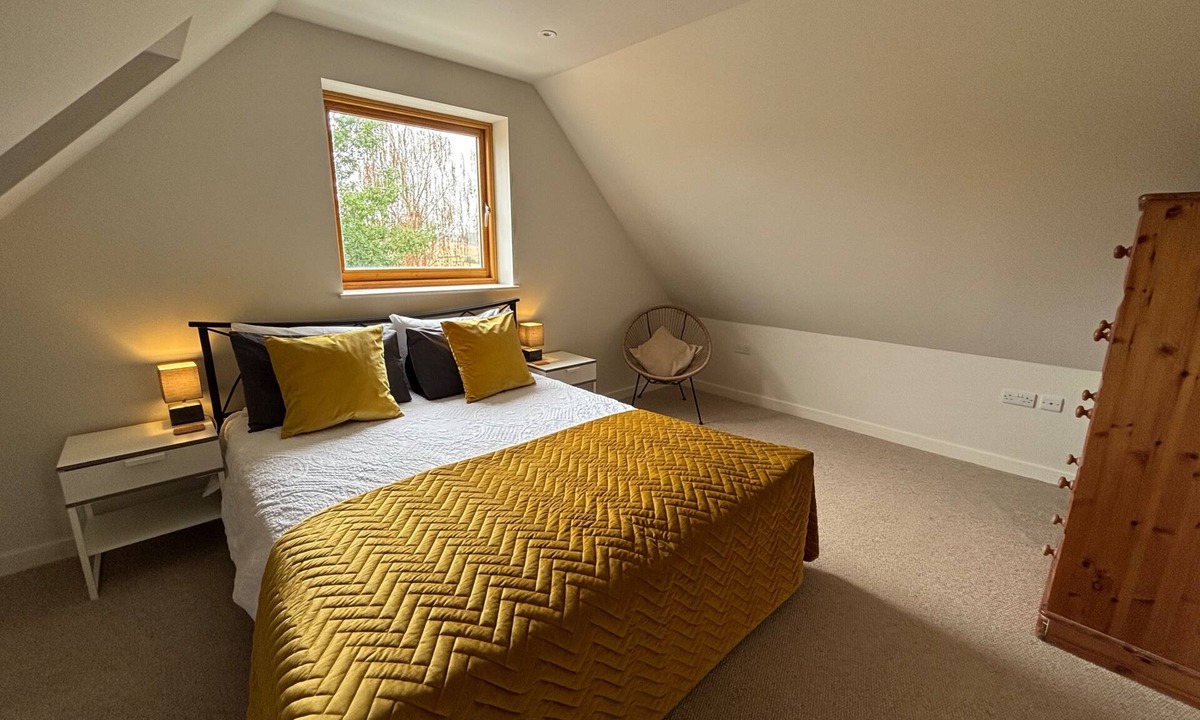 Bulmer Cabin | Pond View Loft - Sleeps 2 - Pet Friendly