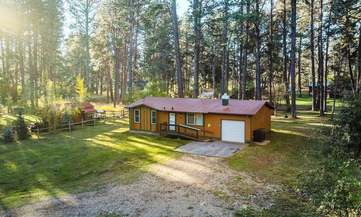 Saddlestring House | Ponderosa House | Huge Yard, Family-Friendly Retreat In Charming Story, Wyoming