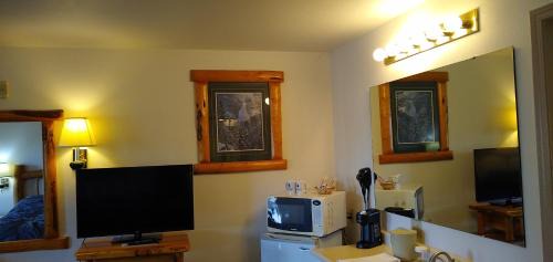 Enterprise Hotel | Ponderosa Motel