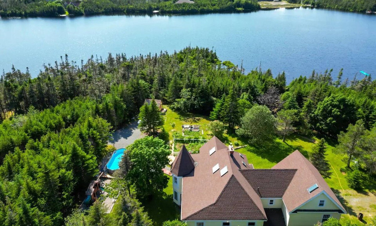 Portugal Cove - St. Philips House | Pondside Bliss W/Private Pool - Magical Getaway