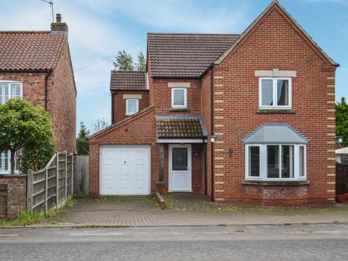 Frampton House | Pondside