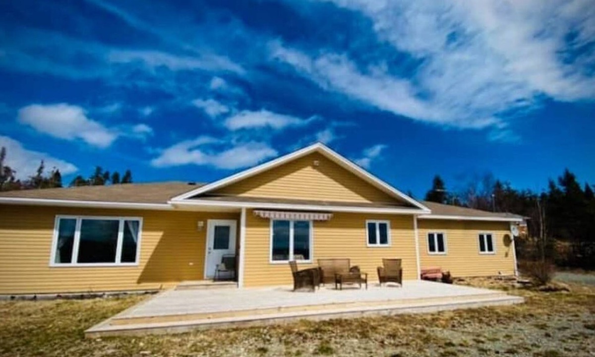 Cape Broyle House | Pondside Three Bedroom Cottage