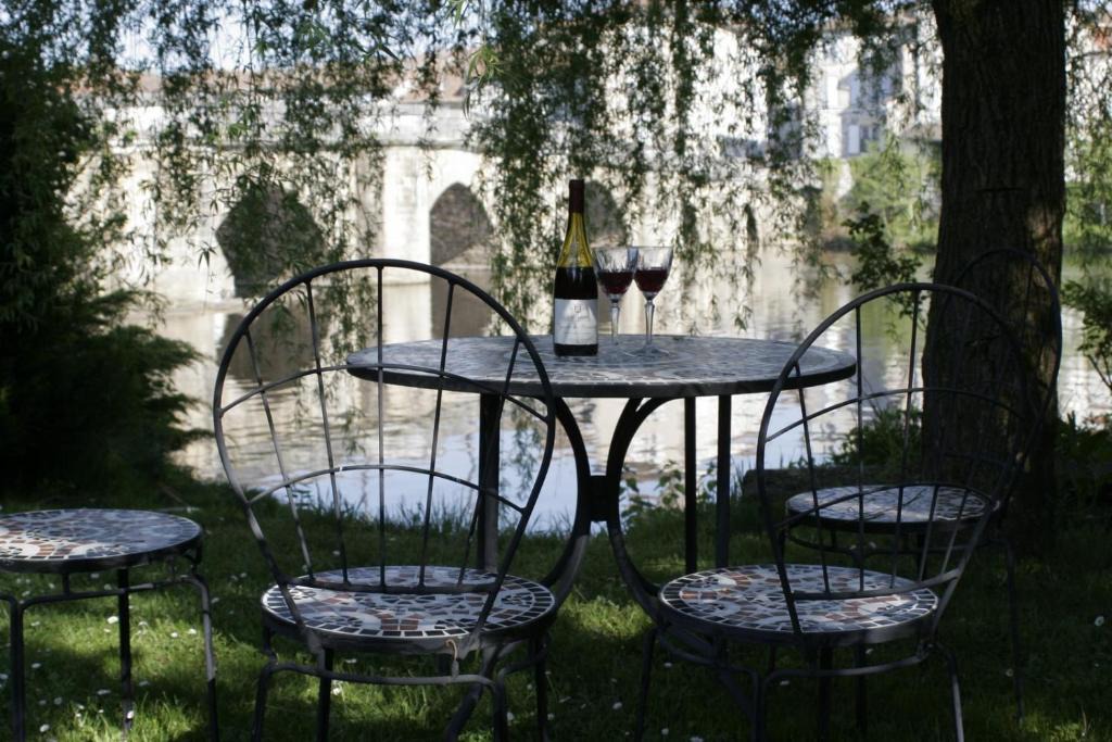 Confolens Bed & Breakfast | Pont Vieux Chambres d'Hotes