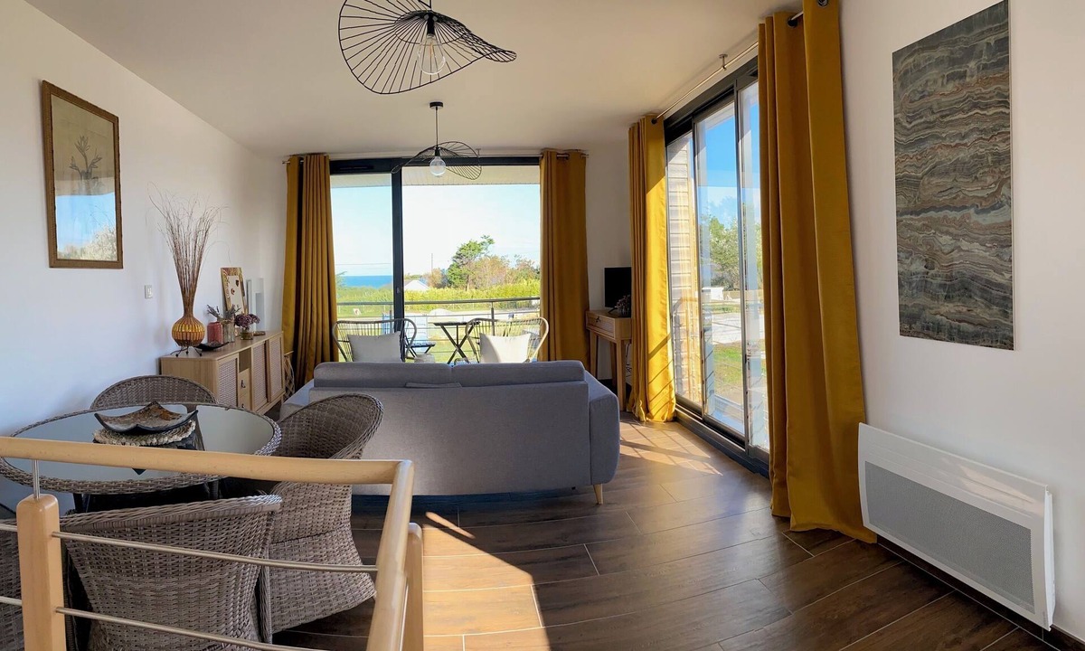 Saint-Come-de-Fresne House | Pontoon's view residence