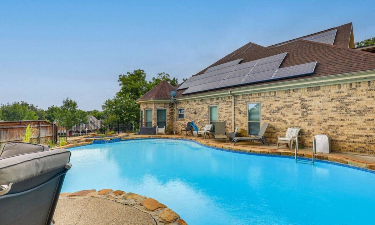 Ederville House | Pool | 4 bedrooms | Downtown