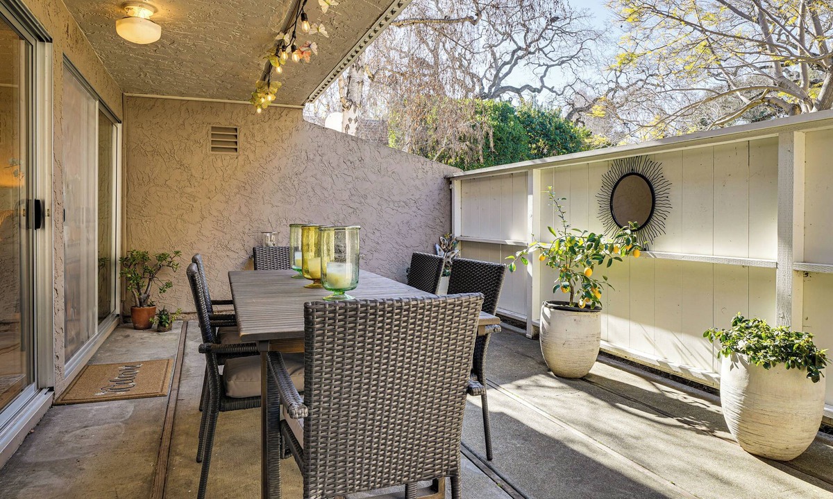 Sharon Heights Condo | Pool Access! Base to Visit Stanford, See World Cup
