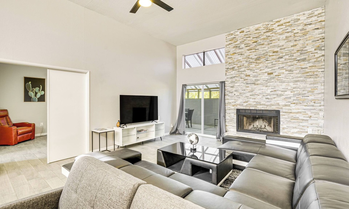 Paradise Valley Village House | Pool Access! Retreat 16 Mi to Dtwn Phoenix