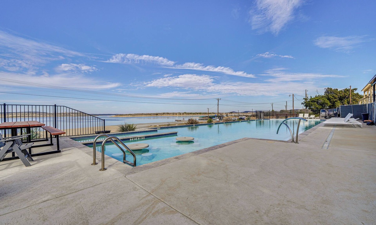 Graford Cabin | Pool Access, Walk to Water! Possum Kingdom Cabin