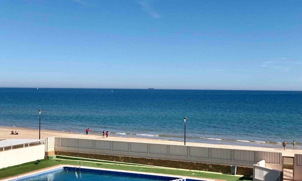 Sueca House | Pool and Beach View House