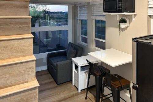 Perris Apartment | Pool and Hot Tub Access Cozy Perris Tiny Home