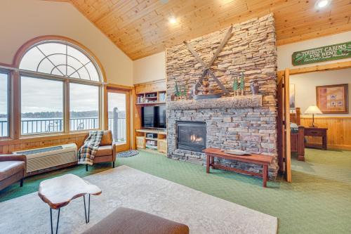 Two Harbors Apartment | Pool and Lake Access Northern Lakes Retreat!