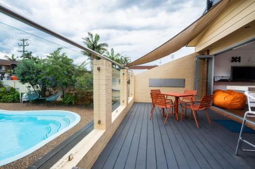 Killarney Vale House | Pool and Spa on the Lakefront with Suite Studio