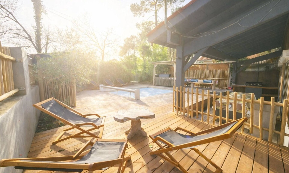 Sanguinet Villa | Pool and spa villa by the lake