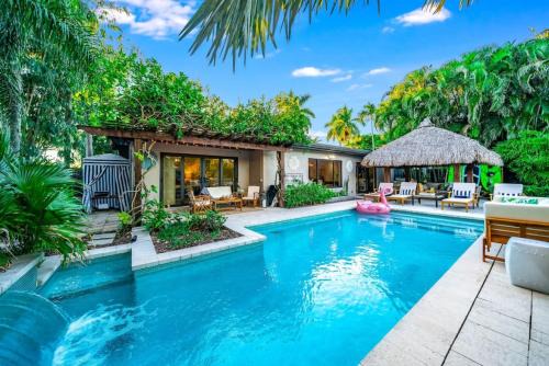 Wilton Manors House | Pool and Waterfront Oasis