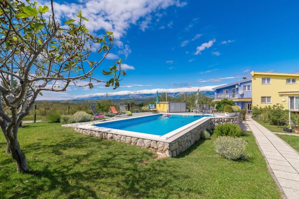 Podgradina Apartment | Pool apartments w/ 2000m fully fenced garden *Nika