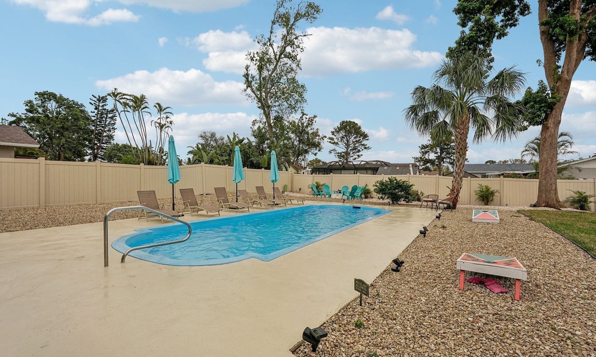 Pine Lakes House | Pool+Arcade+Theatre+Private Yard – Prime Location!