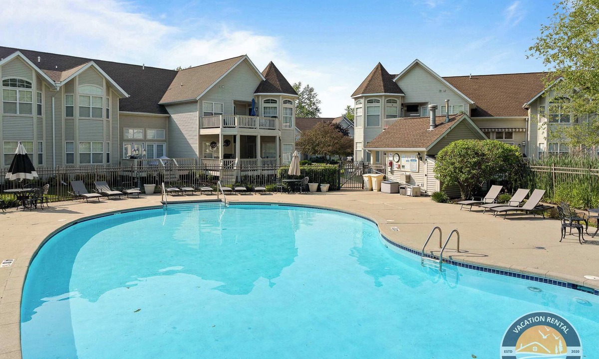 Fontana-on-Geneva Lake Condo | Pool, Beach Walk & Lake Views in Fontana