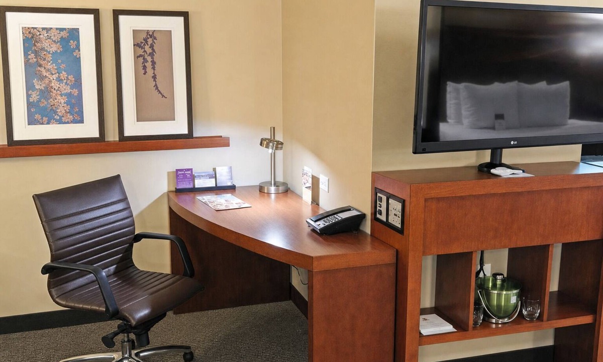 South Side Hotel | Pool & Breakfast Near Texas State Aquarium, USS Lexington & North Beach - 2 Unit