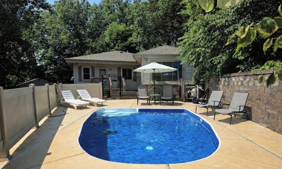 Sunnyland House | Pool & Cabana w HotTub in Prime Secluded Location w 2 King Suites- Pet Friendly