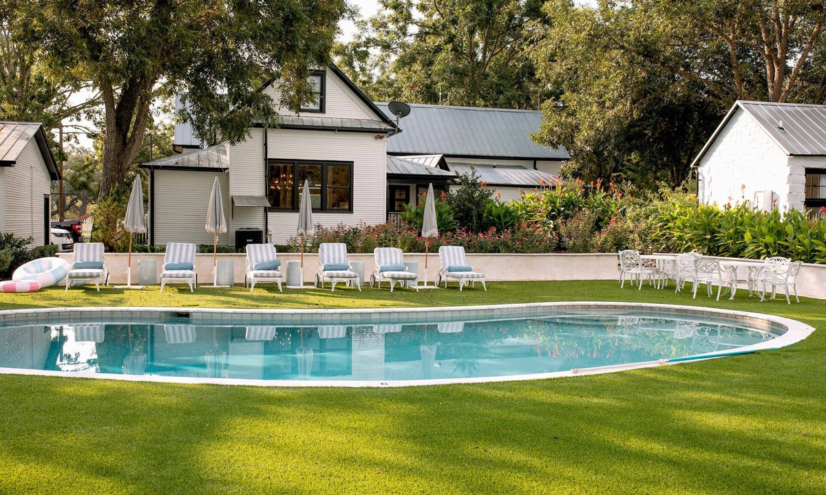 Round Top House | Pool+Firepit+Pickleball 0.4 mile to Henkel Square