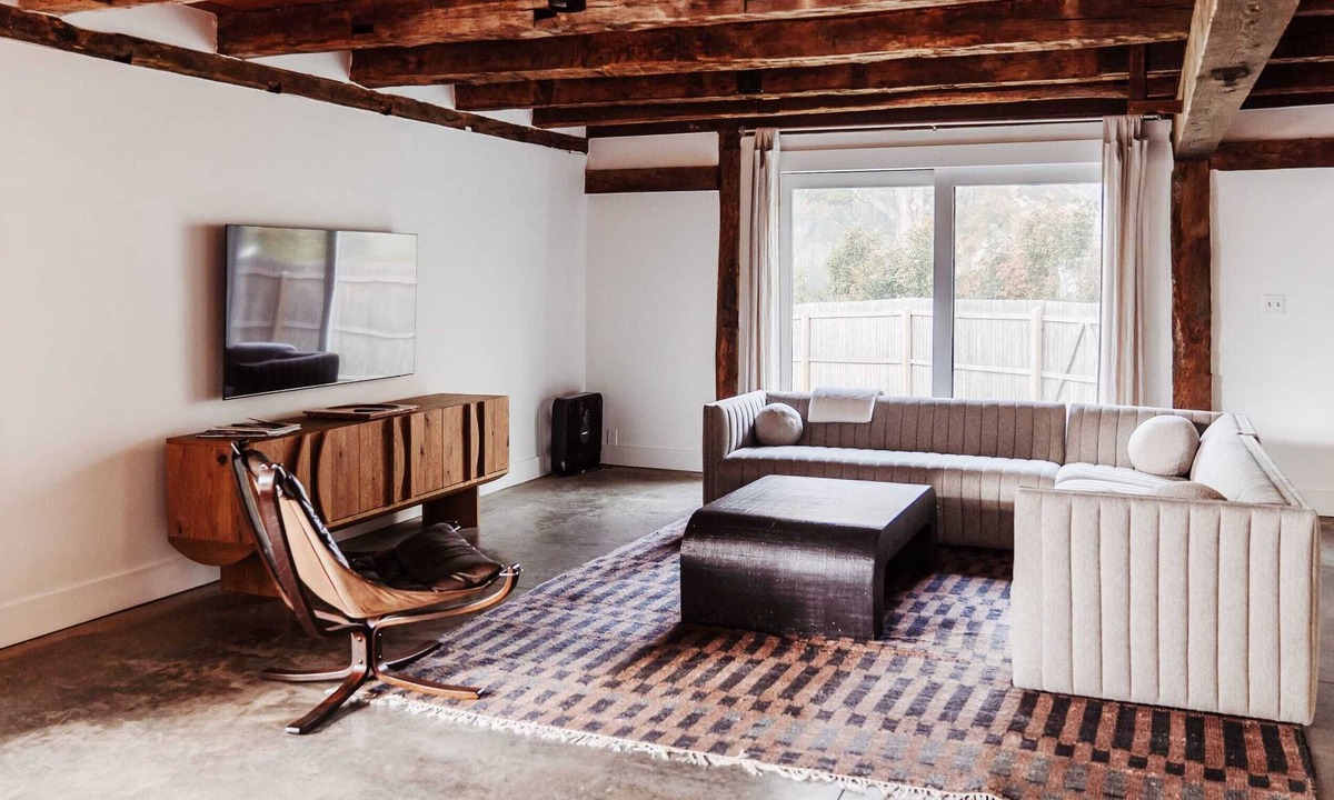Germantown House | Pool, Fireplace, Converted Barn! - Chic Barn House