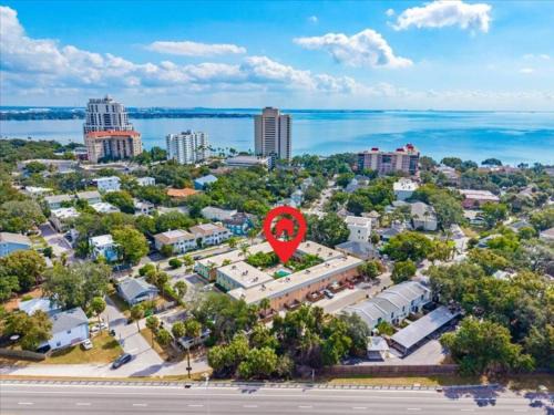 Bayshore Gardens Apartment | Pool - Free Parking - 2BD 1 Block from the Water