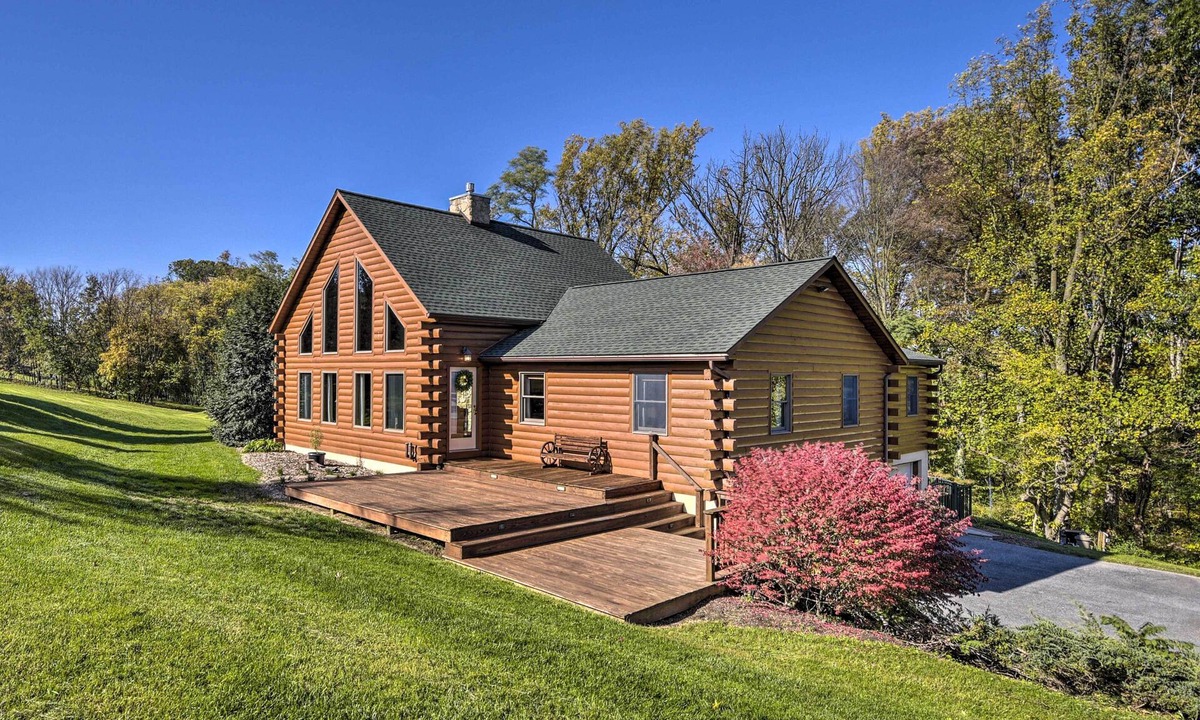 Mount Joy Cabin | Pool, Games + Sauna: Mount Joy Countryside Cabin