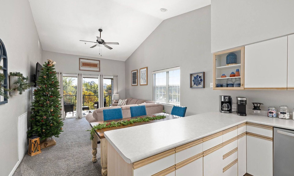 Branson Condo | Pool ~ Golf ~ Great Location ~ Near the Landing ~ Cozy Stay ~ View