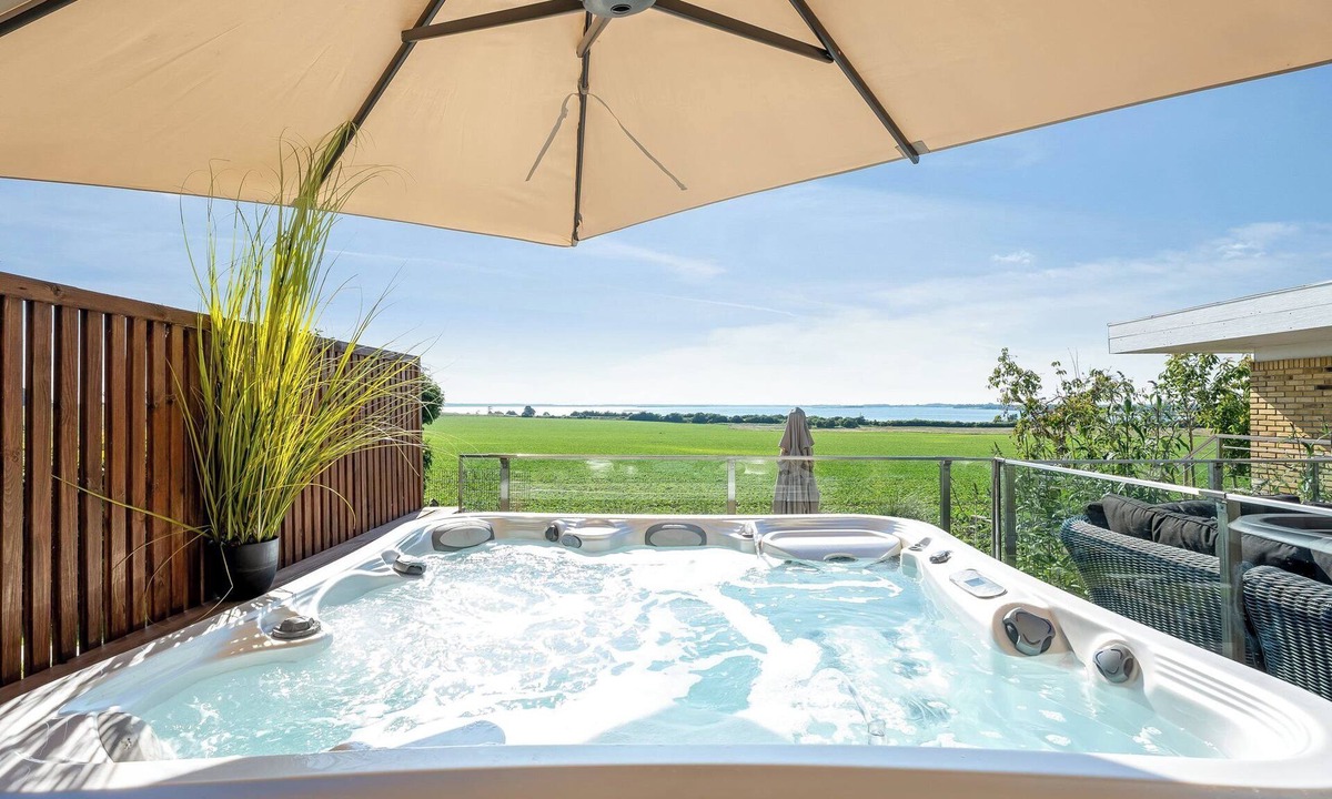 Vaeggerlose House | Pool - Havudsigt - Jacuzzi