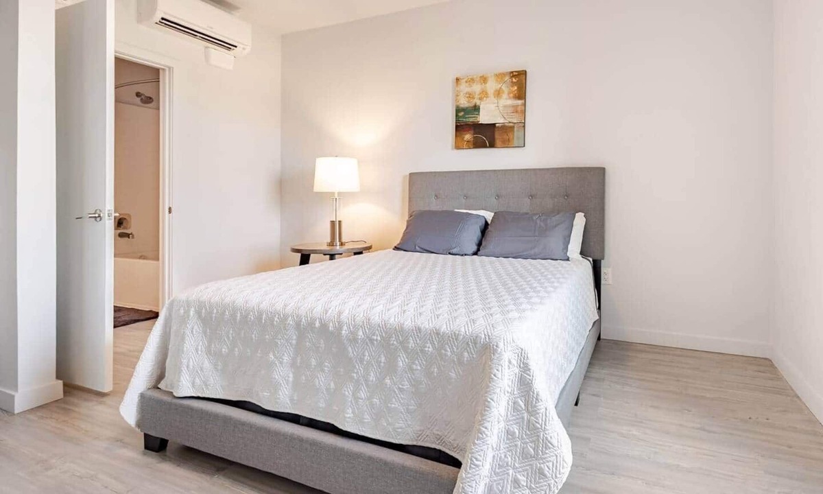 Jarrell Apartment | Pool Home Mins to Austin ER, St David’s & Baylor Scott & White Memorial Hospital