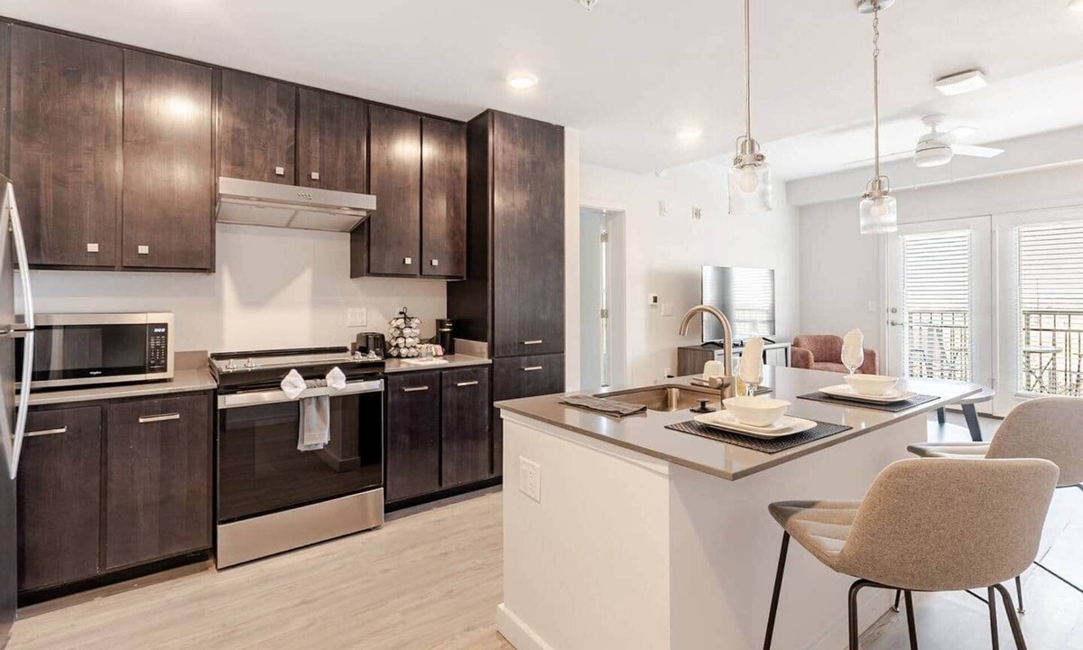 Jarrell Apartment | Pool Home Mins to Austin ER, St David’s & Baylor Scott & White Memorial Hospital