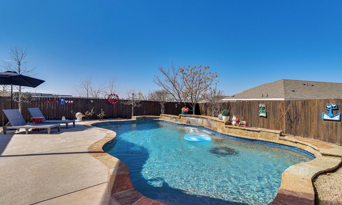 Berdoll Farms House | Pool & Hot Tub! Dog-Friendly AwaySis in SE Austin