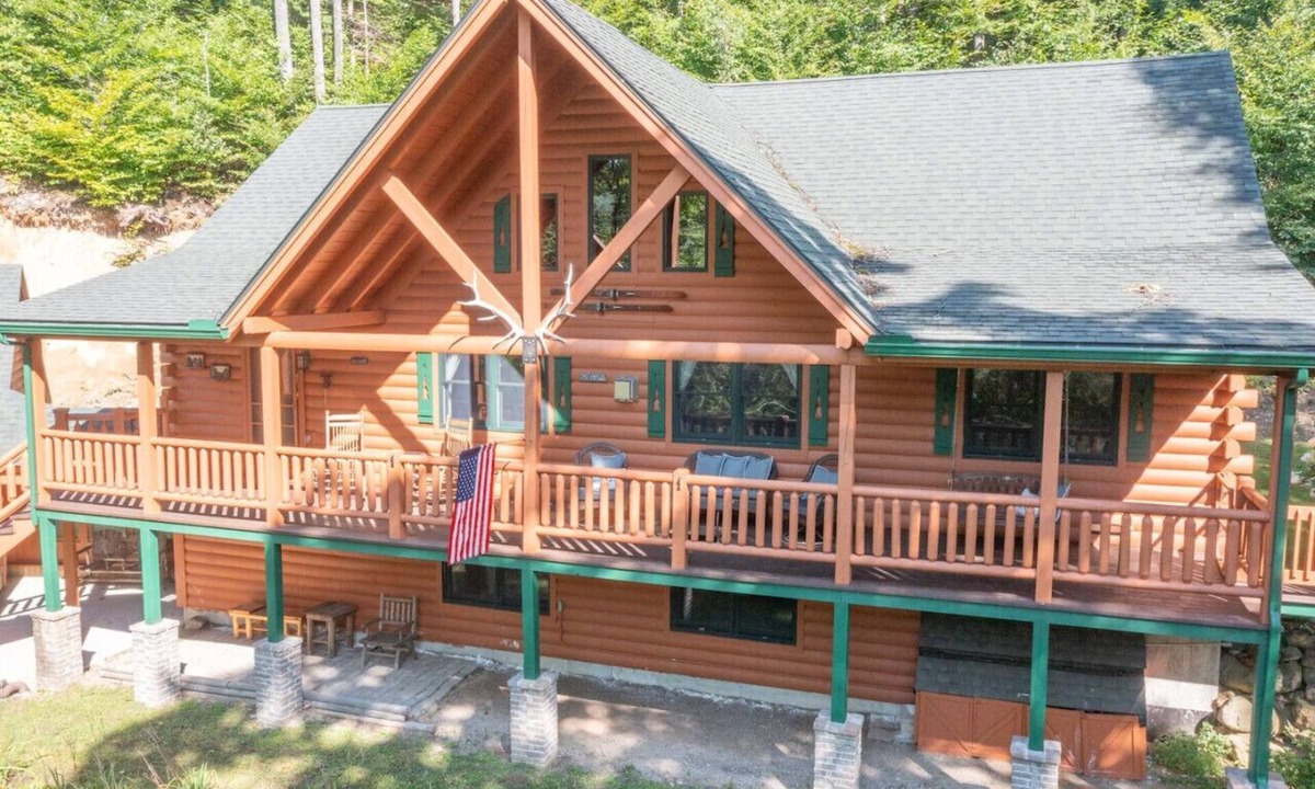 Campton Cabin | Pool-Hot Tub-Dog Friendly