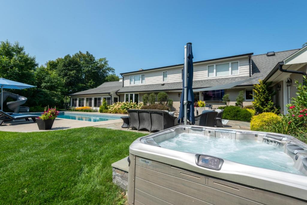 South Haven House | Pool, Hot Tub, Fire Pit & Game Room on 1 Plus Acre on North Shore Drive!