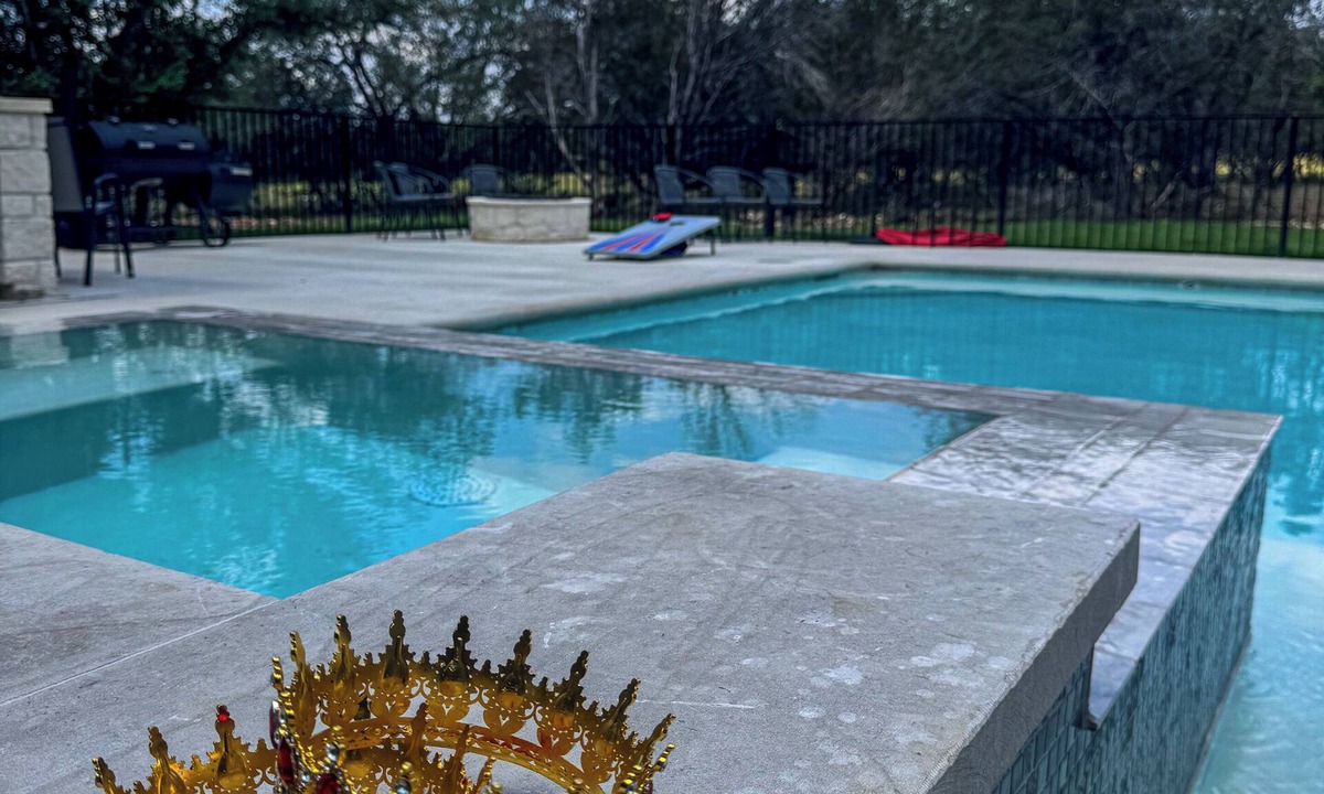 Sabinal House | POOL~HOT TUB~FRIO RIVER~GOLF~SLEEPS 30