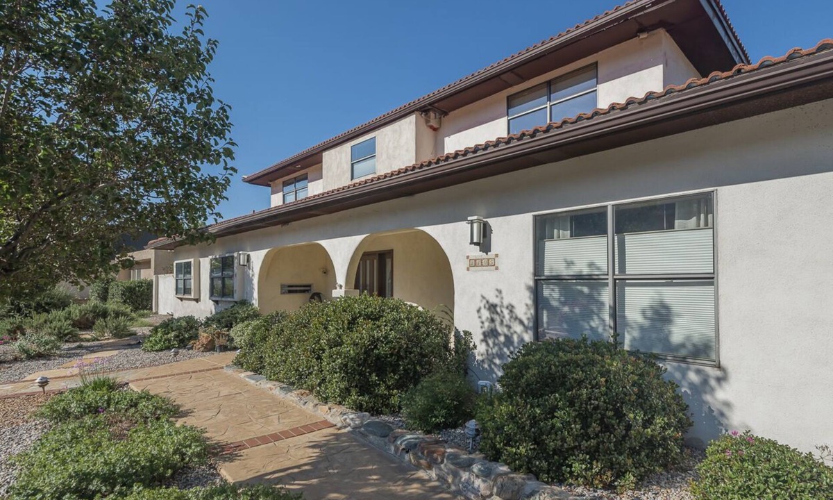 Northeast Heights House | POOL, HOT TUB & GORGEOUS VIEWS Atop Albuquerque