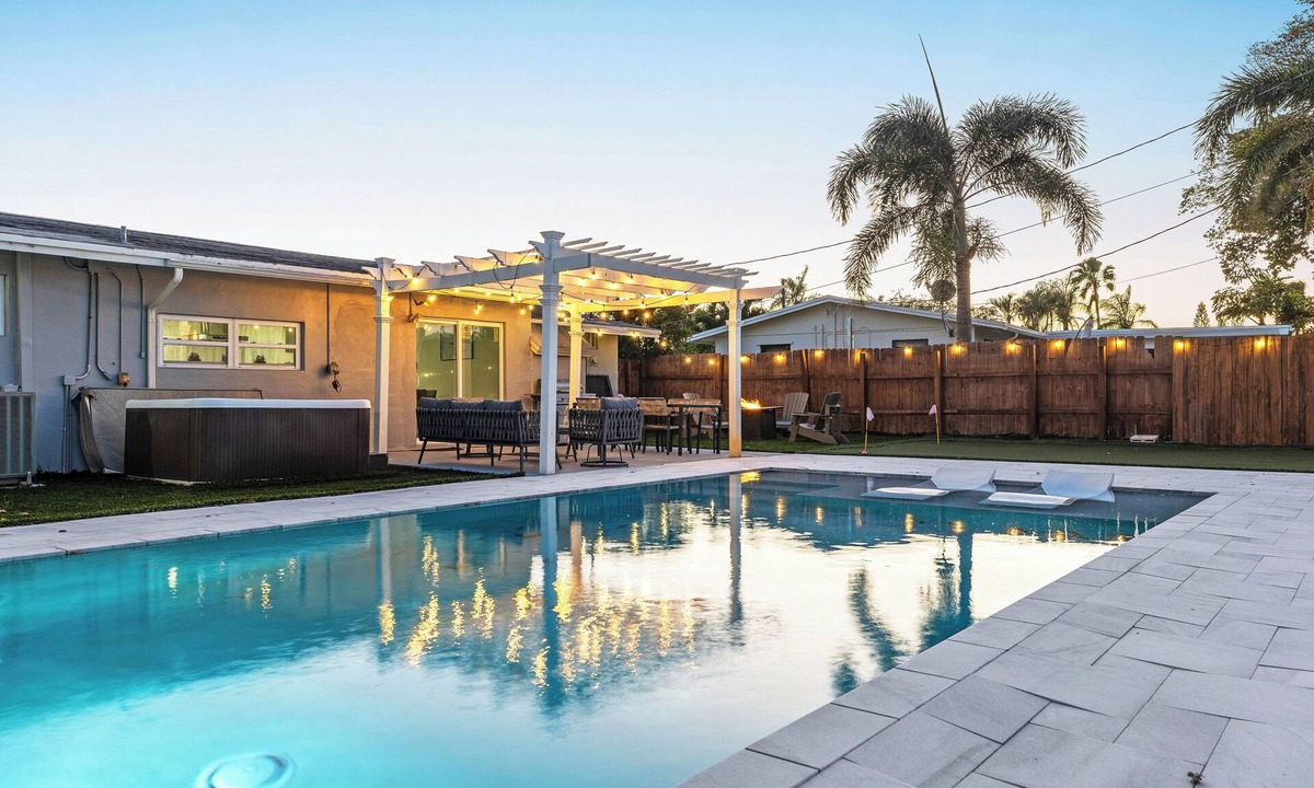 Deerfield Beach House | Pool, Hot Tub & Putting Green near Deerfield Beach | Oasis on Fourth