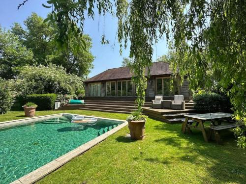 Streatley House | Pool House at Mill Cottage