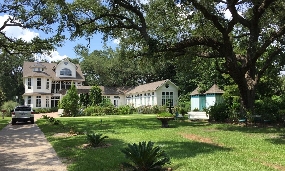 Long Beach House | Pool House at Shell House Estate