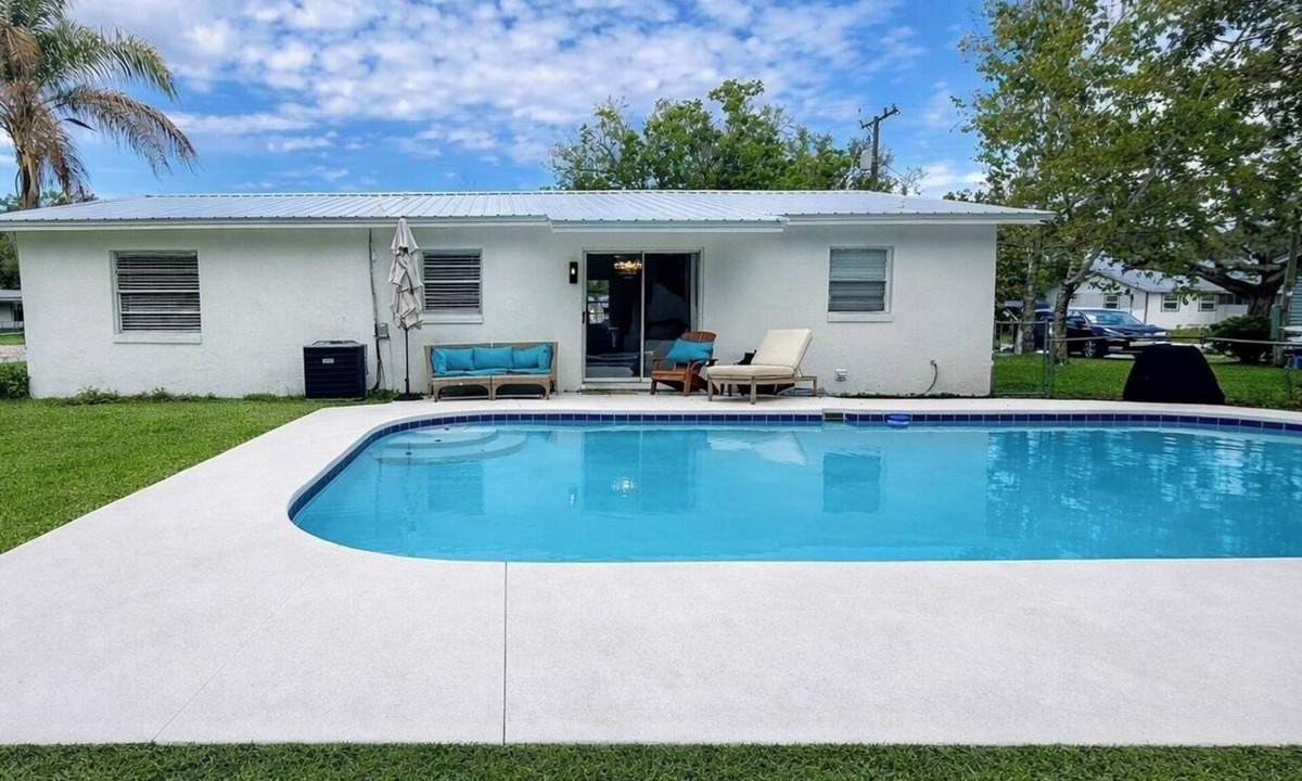 Hastings House | Pool house
