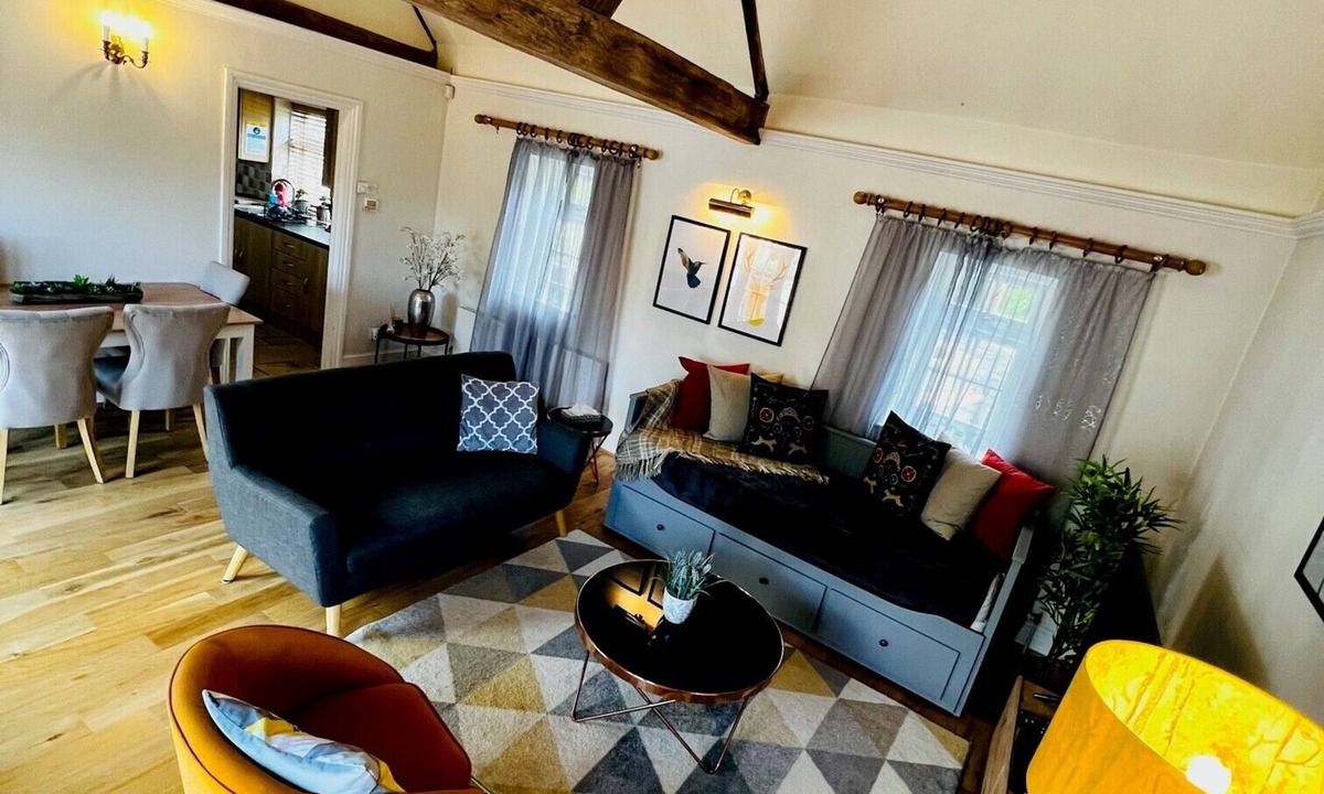 Guildford Apartment | Pool House Whitmoor Farm