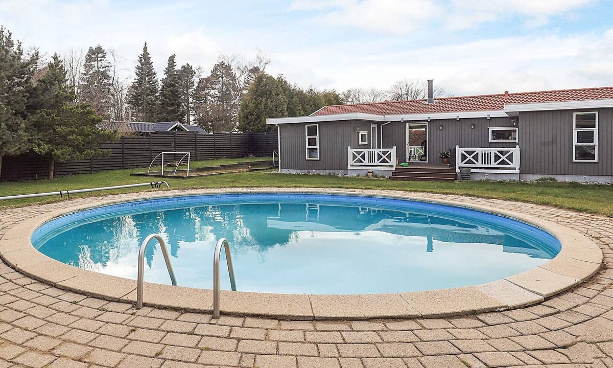Togeholt House | Pool House with Petanque Court