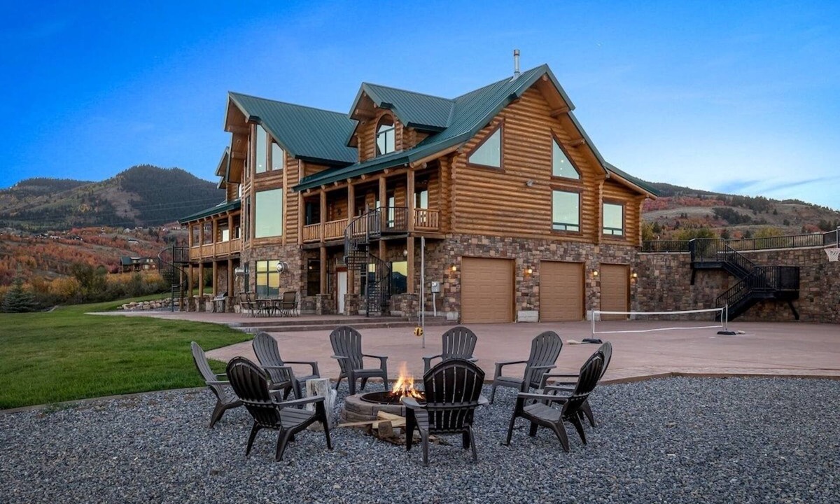 Fish Haven Cabin | POOL in Cabin, Sleeps 55+, Tons of Parking