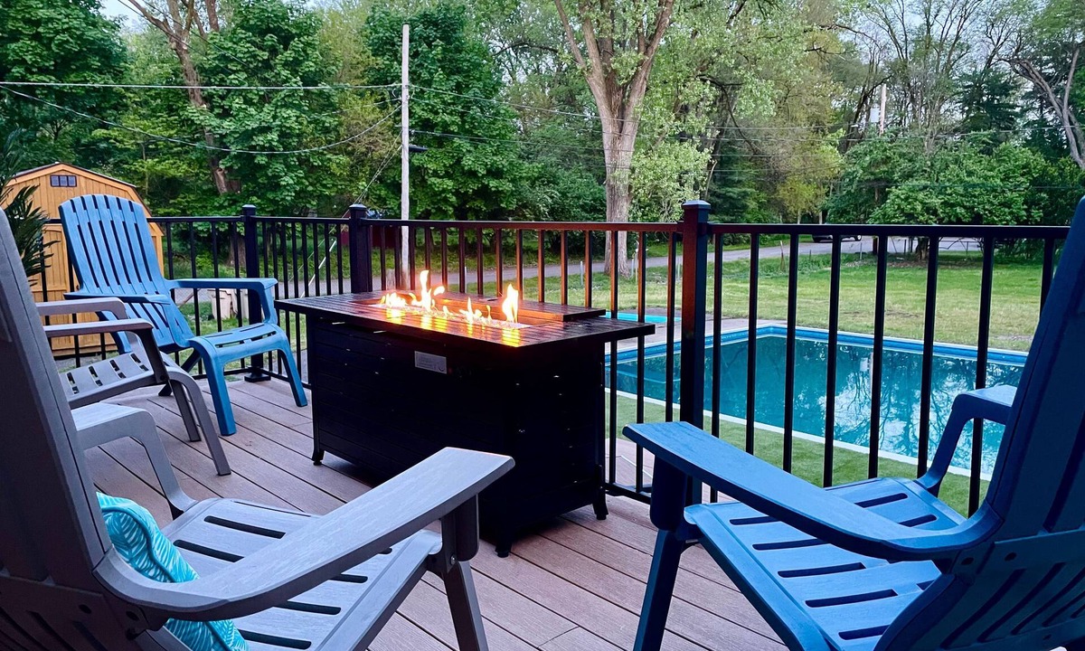 Keller Park House | Pool Kayaks Hot Tub Game Rooms Sleeps 16