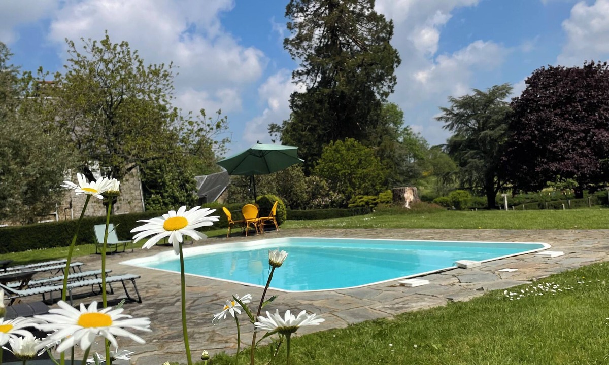 Saint-Martin-de-Cenilly Cottage | POOL OPEN for 2026 lovely private Tower cottage on grand estate