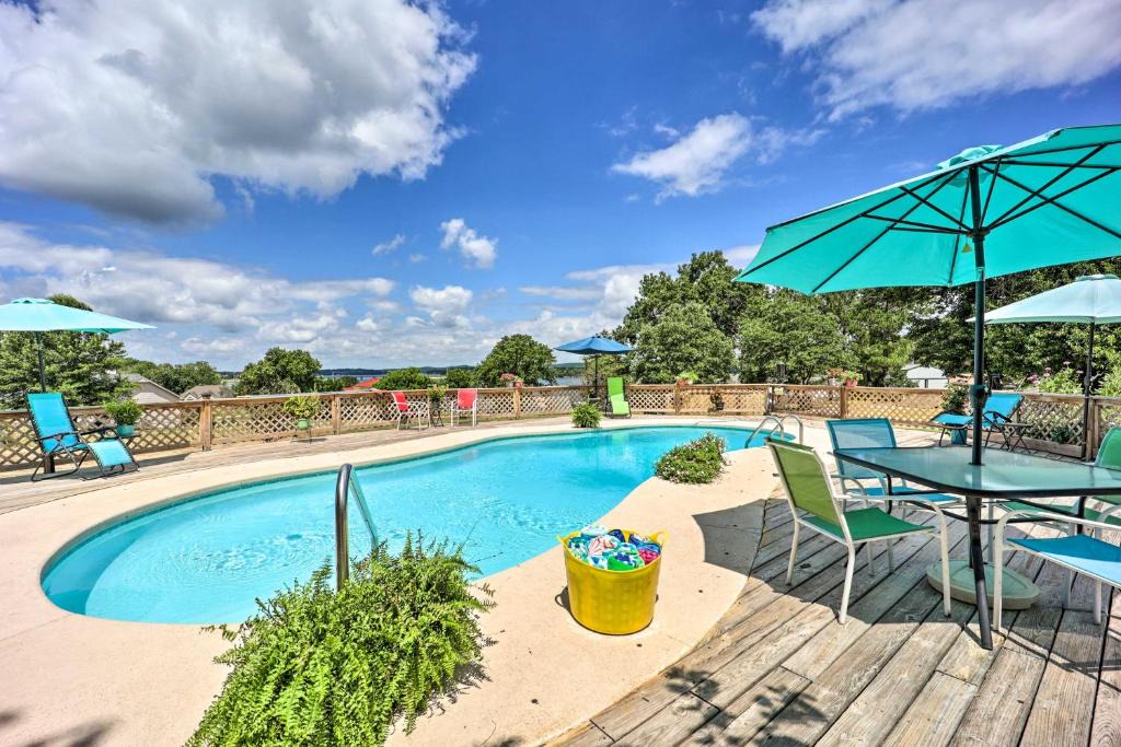 Grove House | Pool & Outdoor Kitchen: Grand Lake Getaway!